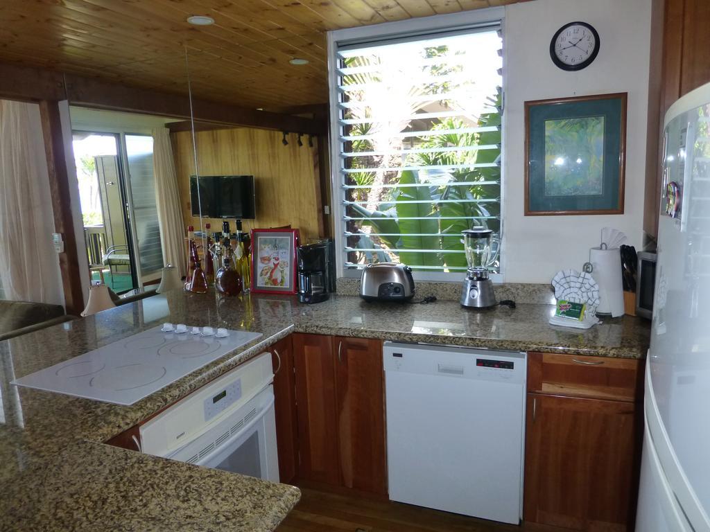 Mahina Surf 220 By Redawning Aparthotel Lahaina Esterno foto